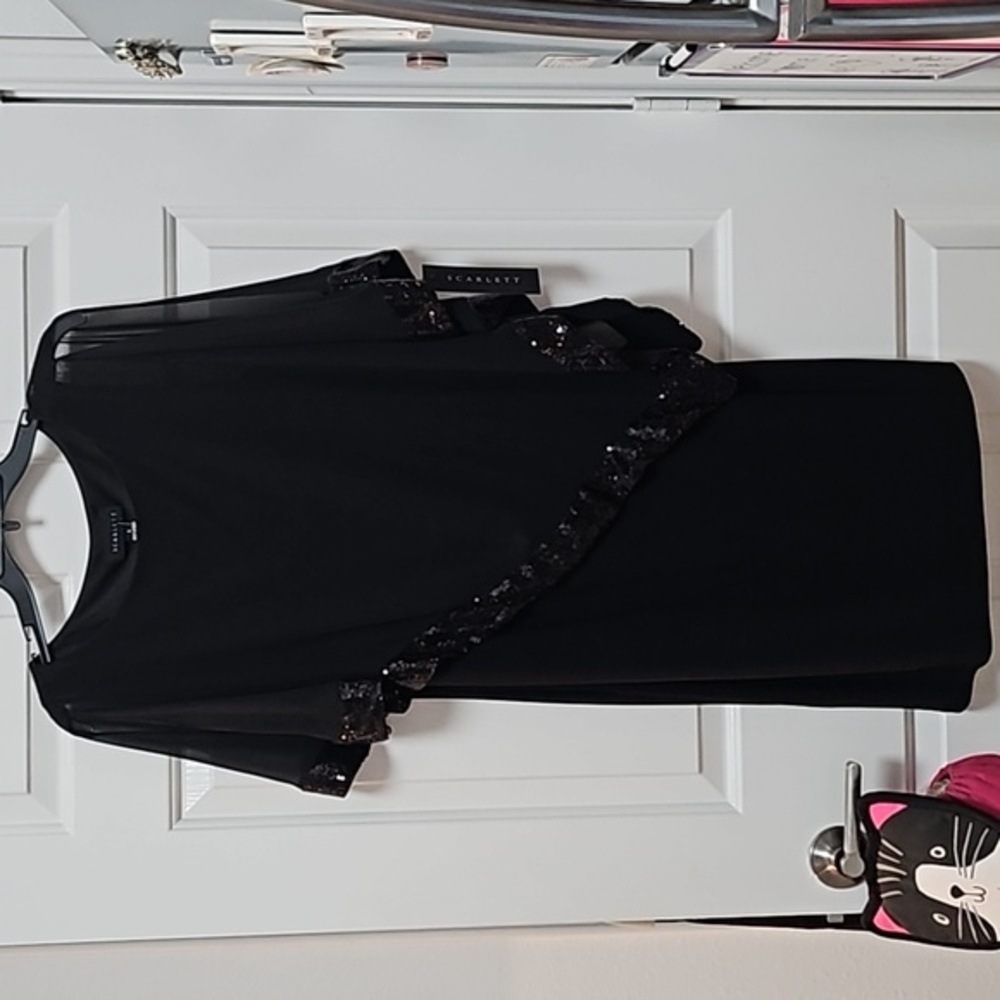 🖤NWT~Scarlett Sequin Flowy Trim Overlay Dress Size 8